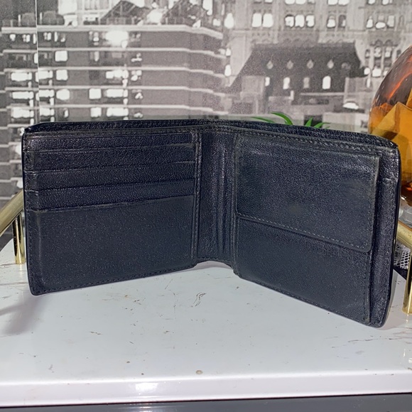 Authentic BOTTEGA VENETA Wallet - Picture 4 of 13
